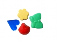 Set mit 4 klassischen Sandformen für Kinder.